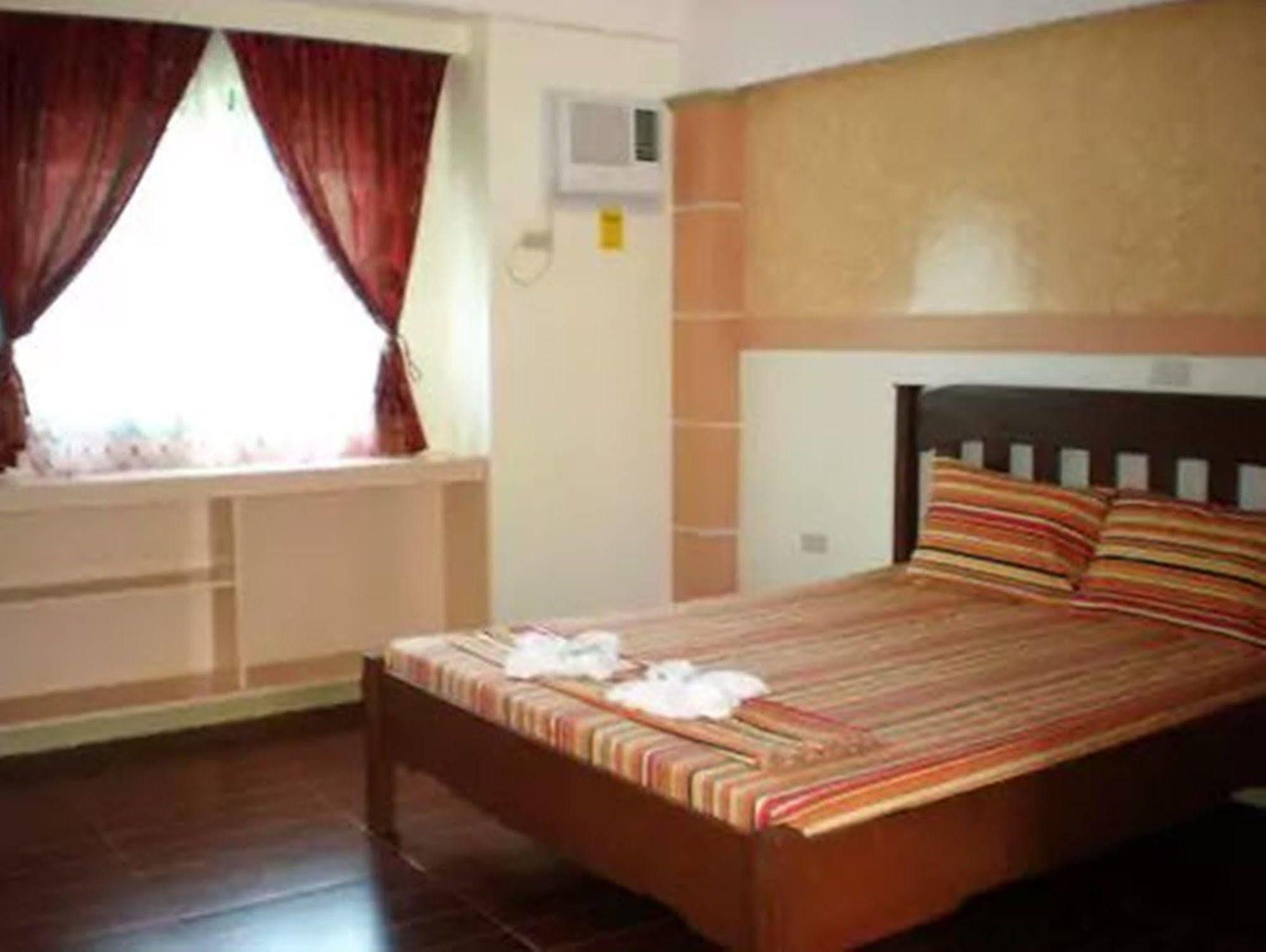 פוארטו גאלרה Apartelle De Francesca מראה חיצוני תמונה