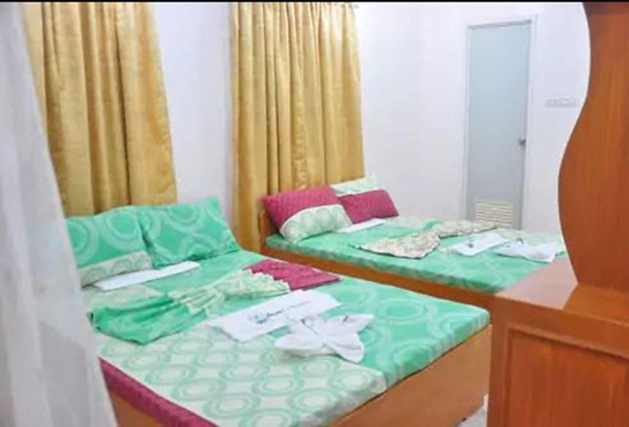 פוארטו גאלרה Apartelle De Francesca מראה חיצוני תמונה