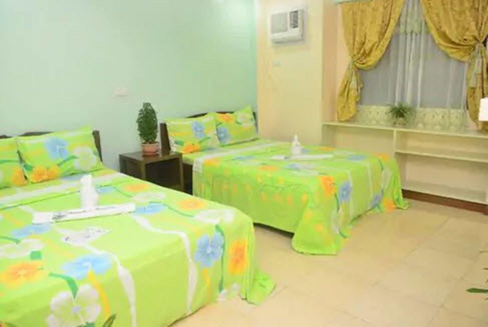 פוארטו גאלרה Apartelle De Francesca מראה חיצוני תמונה