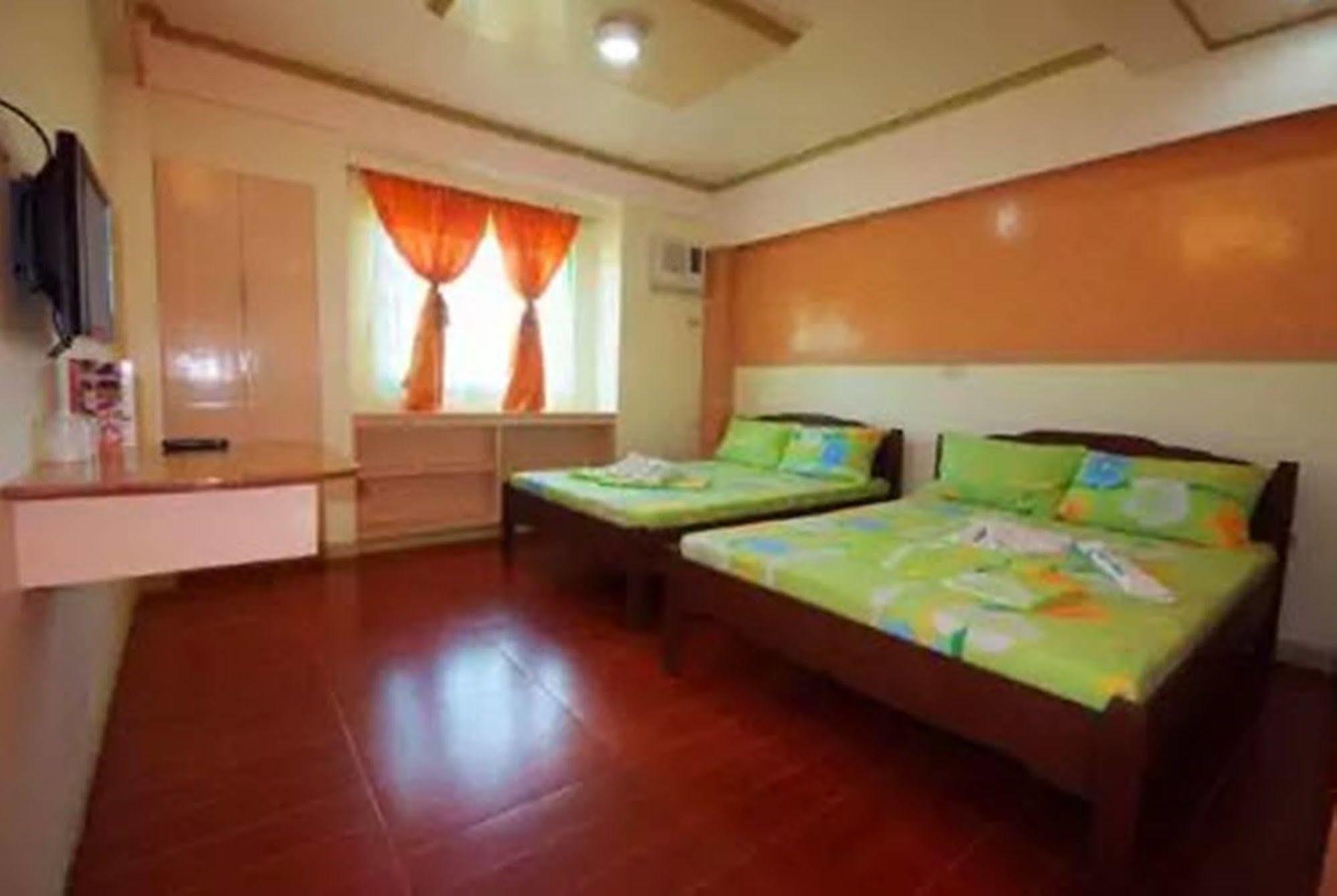 פוארטו גאלרה Apartelle De Francesca מראה חיצוני תמונה