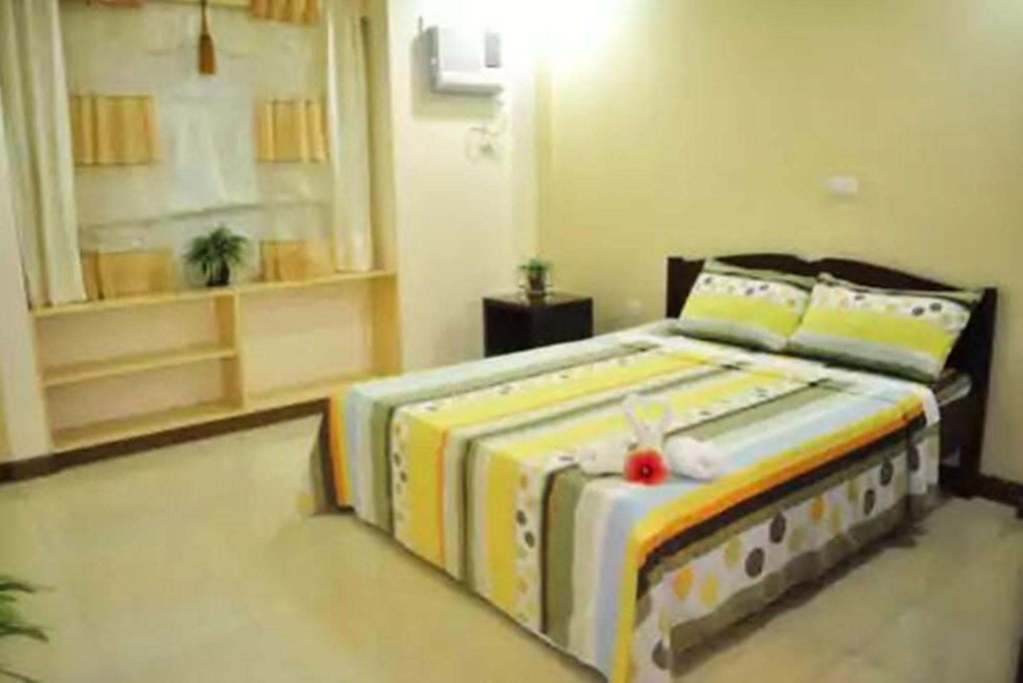 פוארטו גאלרה Apartelle De Francesca מראה חיצוני תמונה