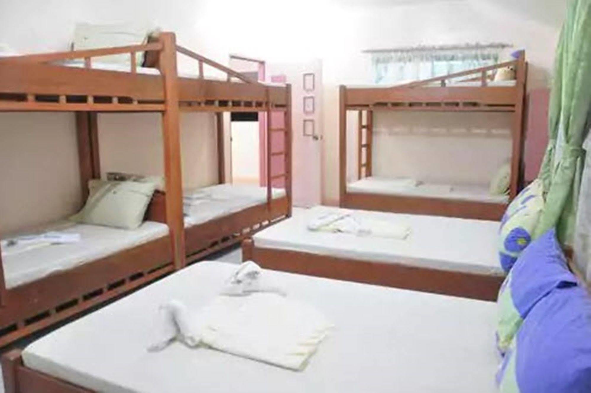 פוארטו גאלרה Apartelle De Francesca מראה חיצוני תמונה