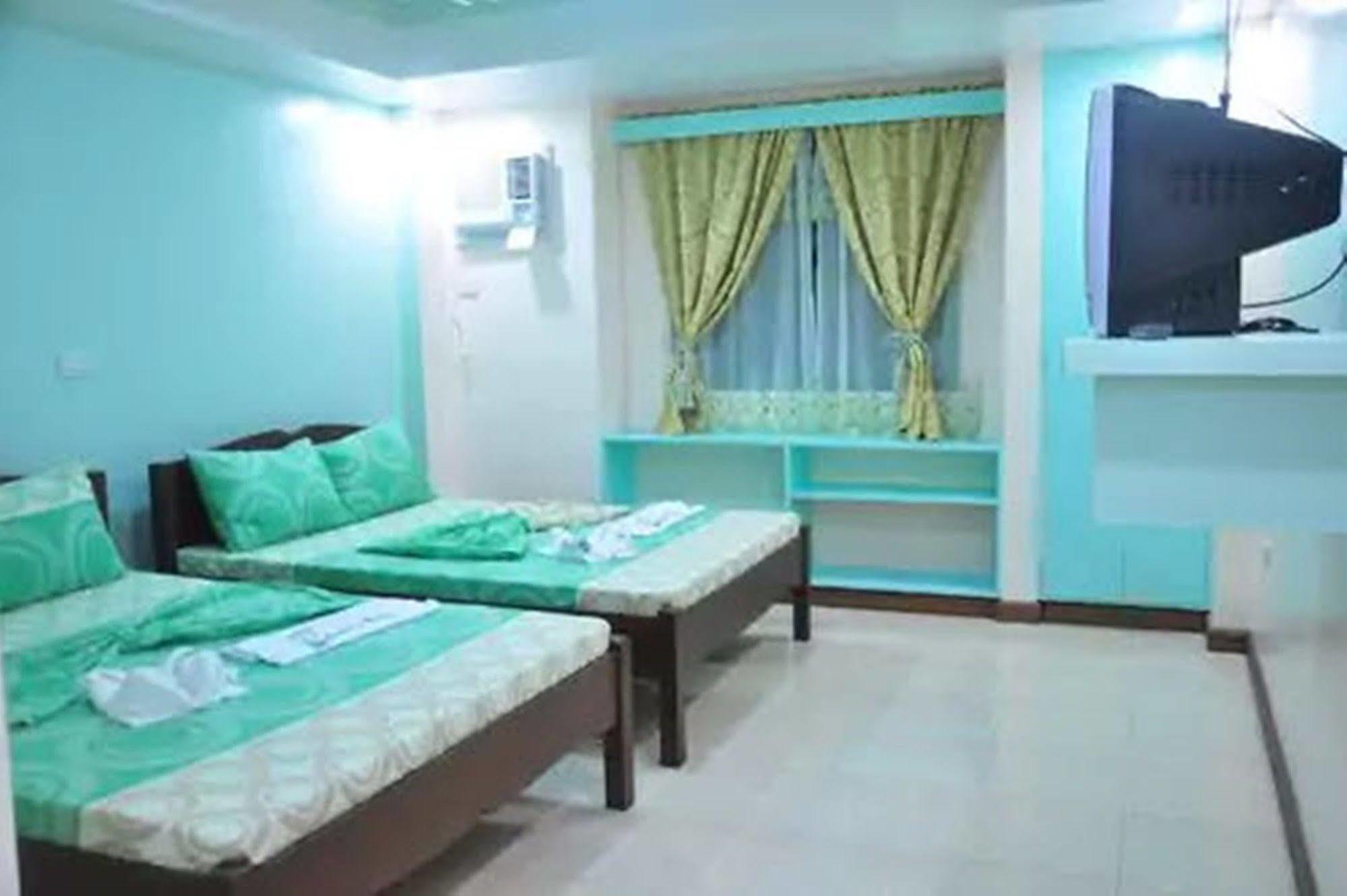 פוארטו גאלרה Apartelle De Francesca מראה חיצוני תמונה
