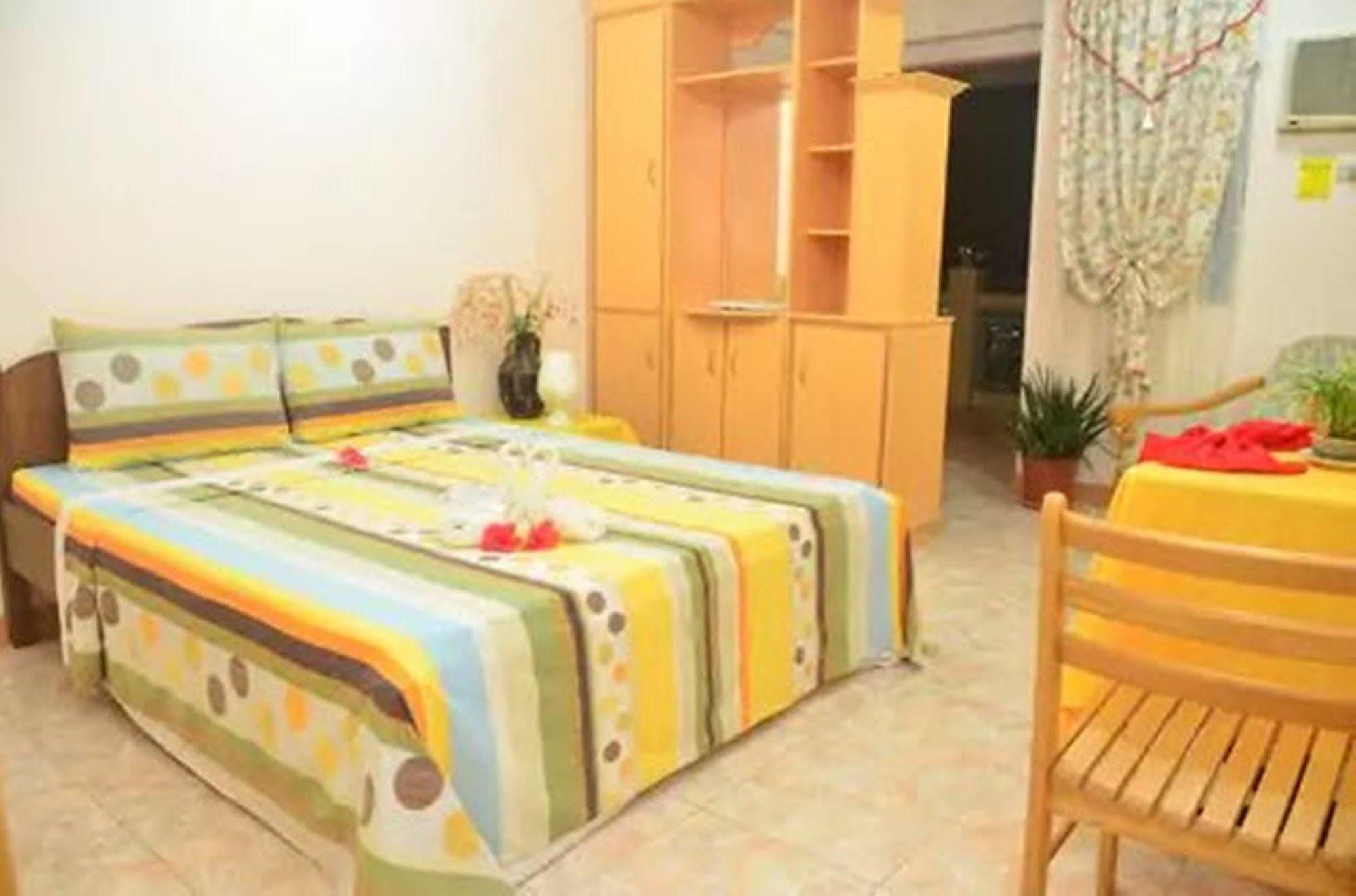 פוארטו גאלרה Apartelle De Francesca מראה חיצוני תמונה