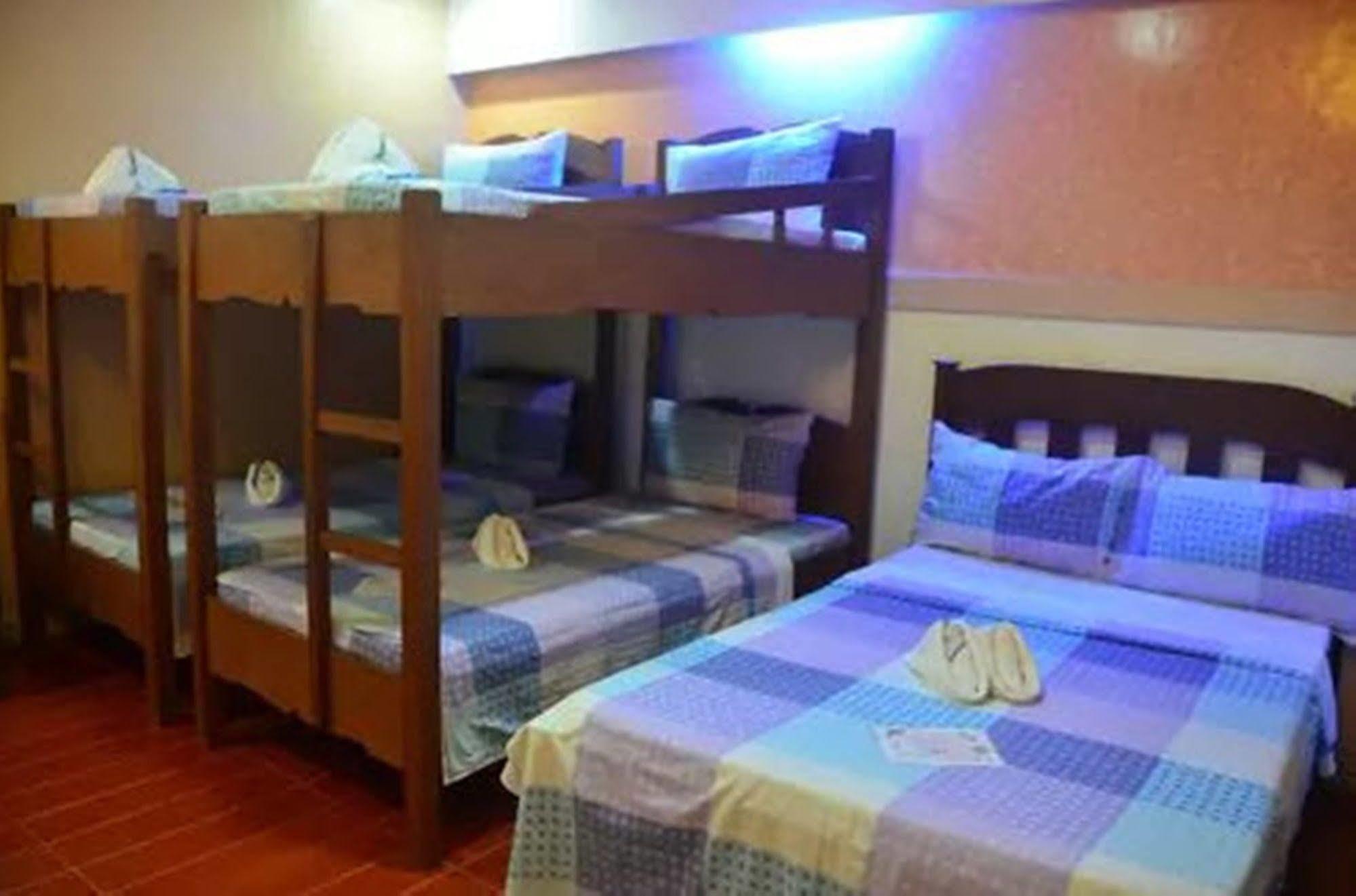 פוארטו גאלרה Apartelle De Francesca מראה חיצוני תמונה