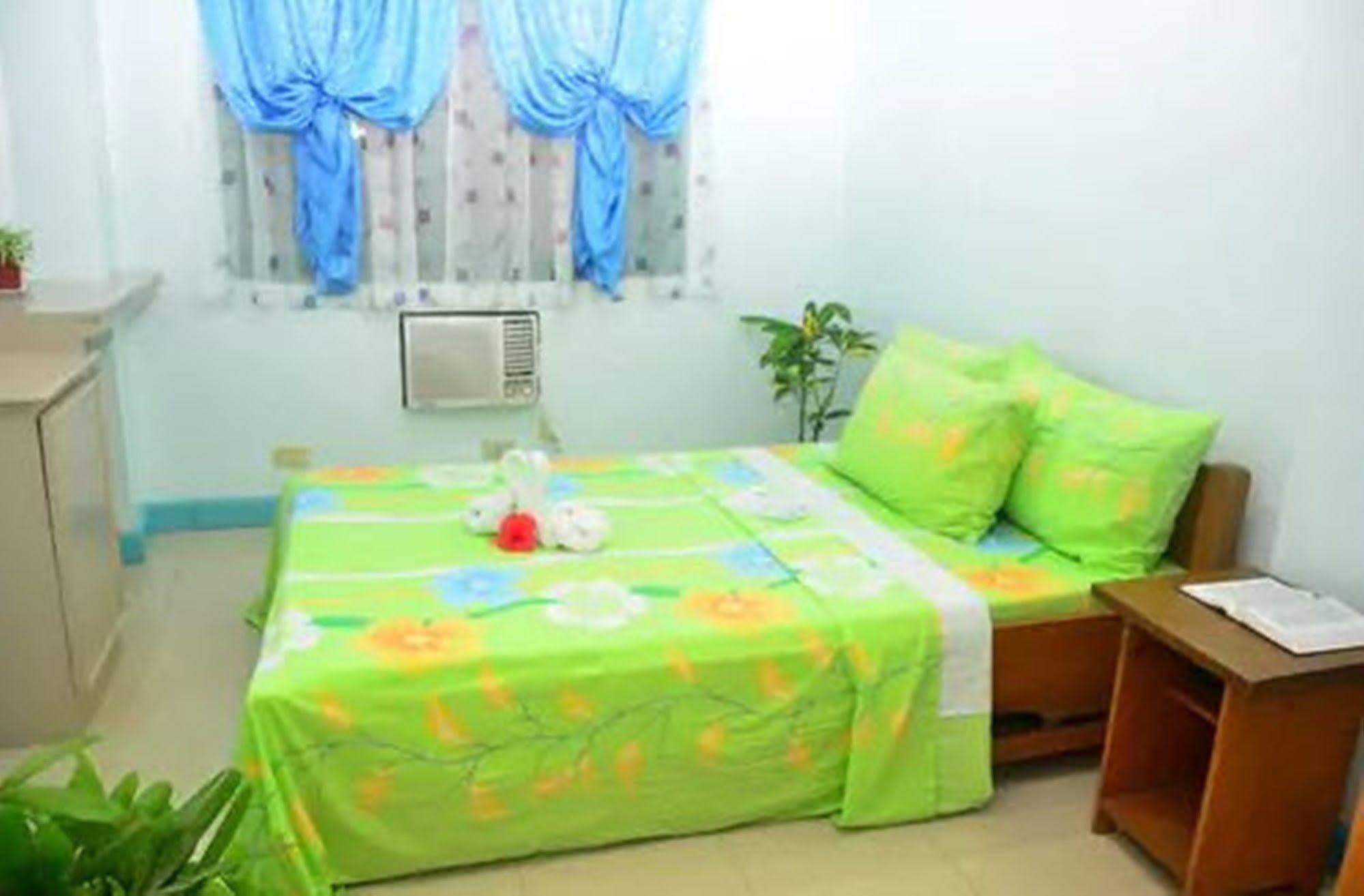 פוארטו גאלרה Apartelle De Francesca מראה חיצוני תמונה