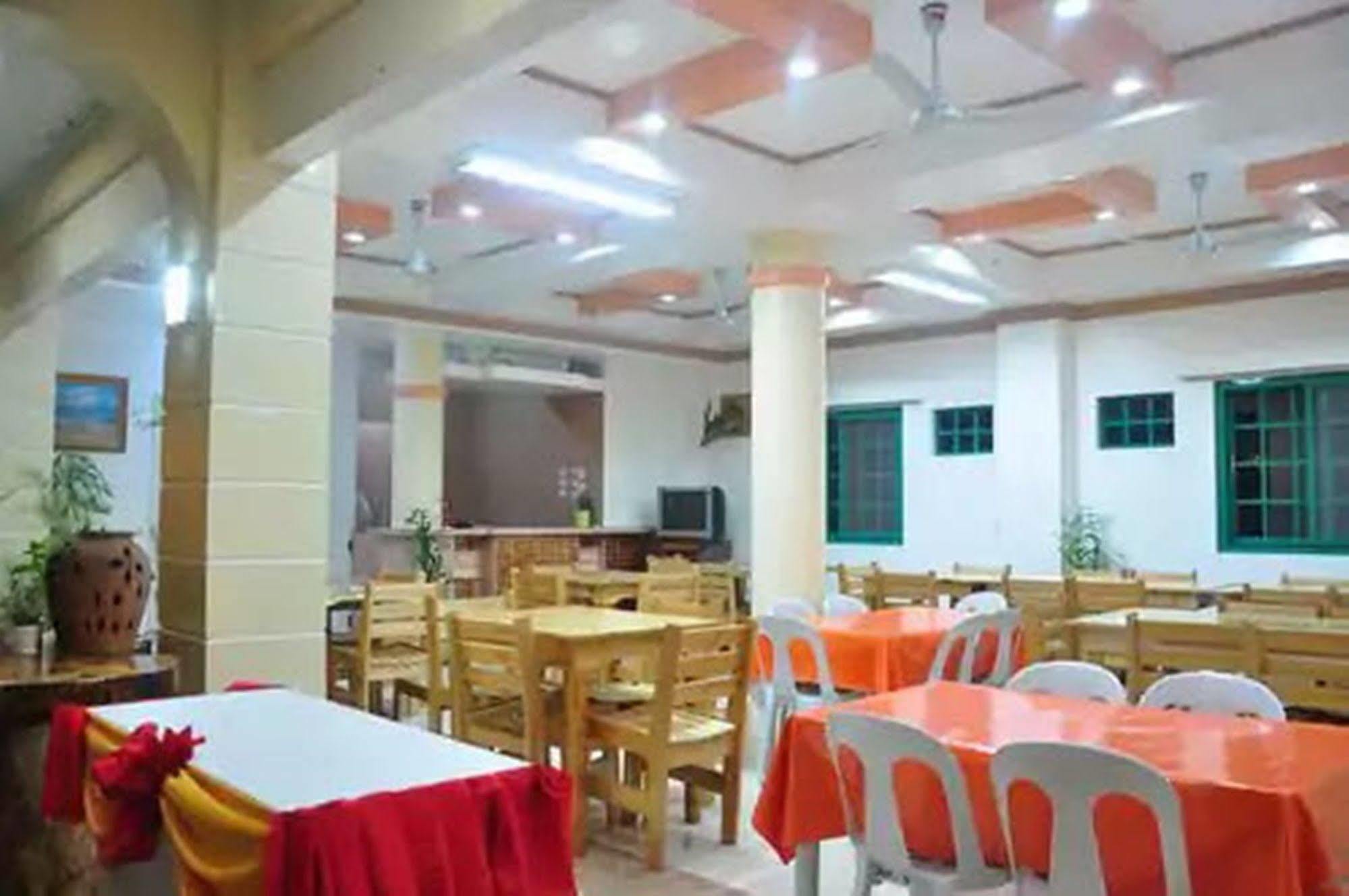 פוארטו גאלרה Apartelle De Francesca מראה חיצוני תמונה
